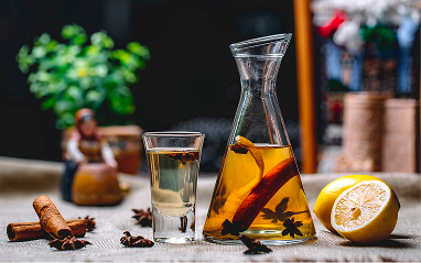 Ratafia digestif liqueur traditionnelle des Pyrénées andorranes